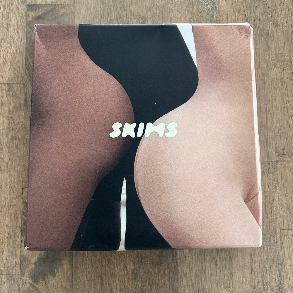 SKIMS Shapewear Short Sienna